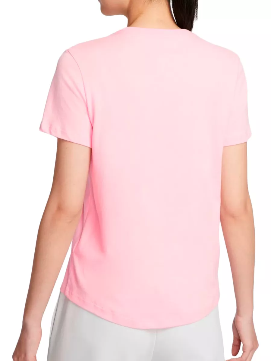 Camiseta Nike Sportswear Club Essentials – Feminina