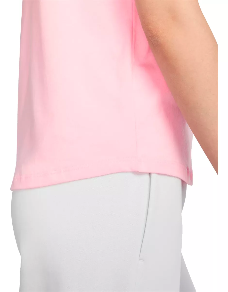 Camiseta Nike Sportswear Club Essentials – Feminina