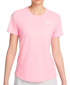 Camiseta Nike Sportswear Club Essentials – Feminina
